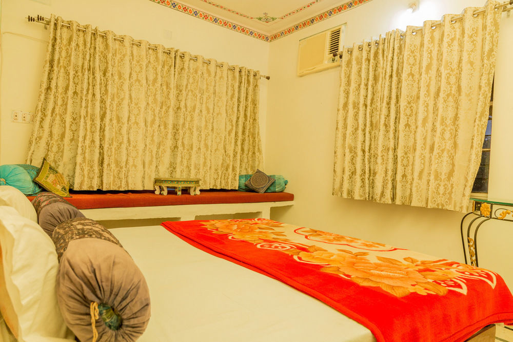 Hotel Hanuman Ghat On Lake Pichola 우다이푸르 외부 사진